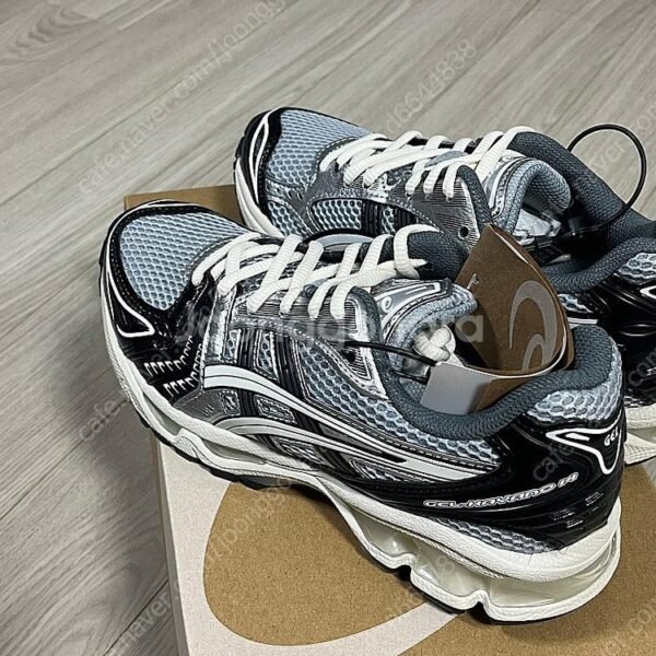 ASICS GEL-KAYANO
